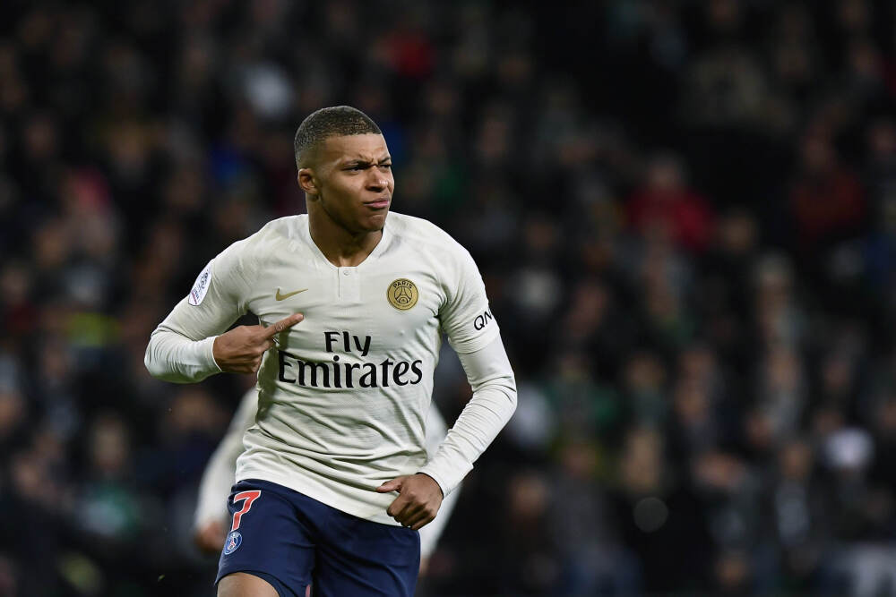 相同盘口：莱斯特城受半球全输 霍村平手全走